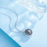 Runder Flacon oder Urne mit Elefanten und grünen Zirkonia | 925 Silber Medaillon brand: Eudora