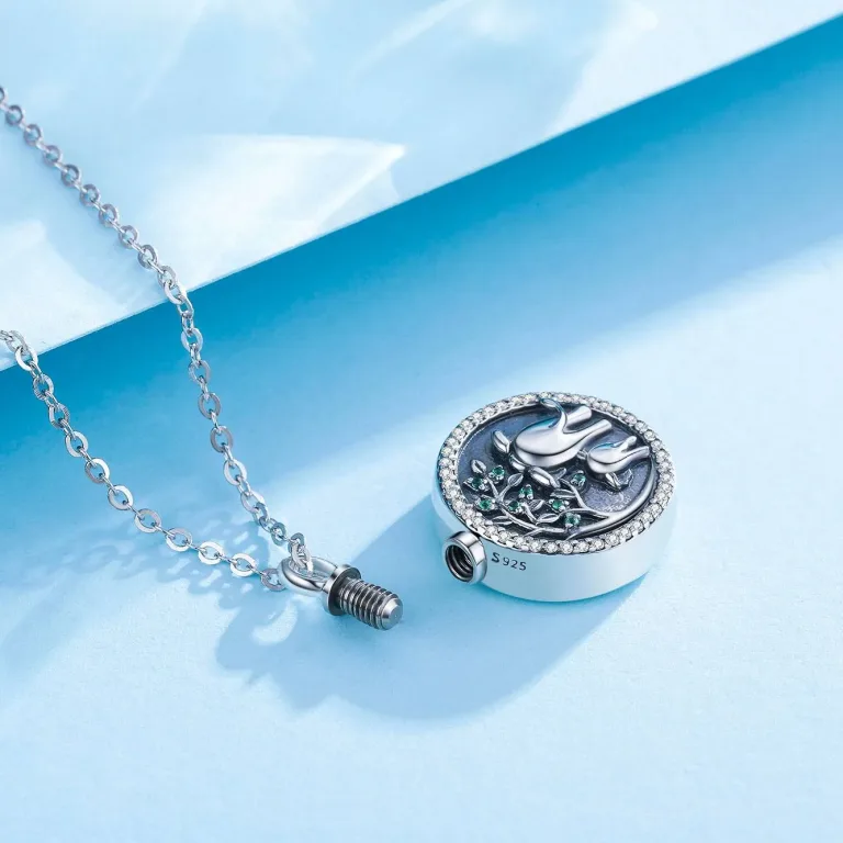 Runder Flacon oder Urne mit Elefanten und grünen Zirkonia | 925 Silber Medaillon brand: Eudora