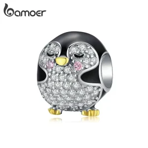 Funkelnder Pinguin Charm: 925 Silber Bead mit emailliertem, glitzerndem Bauch & goldenem Schnabel. Details: rosa Wangen. Ideal für Beads & Charms.