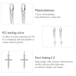 Kreuz Ohrhänger mit langen Ketten aus 925 Silber. Zirkonia-Kreuze an Klapp-Creolen, Edel Gothic Ohrringe mit Pavé Setting CZ Details.