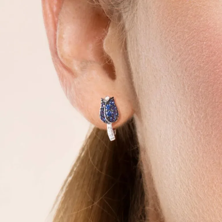 Kleine blau funkelnde Zirkonia-Tulpen als Klappcreolen | 925 Silber Ohrringe brand: Santuzza