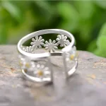 Breiter, offener Silberring mit vergoldeten Gänseblümchen | 925 Silber Ringe brand: Lotus Fun