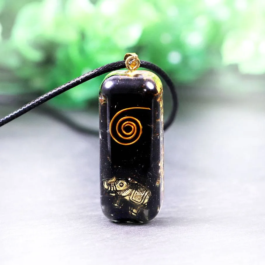 Schwarzer Orgon Anhänger mit Kupfer-Spirale und Elefant | Orgonit Schmuck Schwarzer Orgon Anhänger mit Kupfer-Spirale und Elefant | Orgonit Schmuck brand: OneQuarter