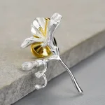Kleine Blumen-Brosche (Freesie) in Gold oder Silber, Blüten Pin | 925 Silber Brosche brand: Lotus Fun