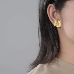 Traumhafte Blüten-Ohrstecker mit Zirkonia-Kristallen, 18k-vergoldete 3D Blumen | 925 Silber Ohrringe brand: Lotus Fun