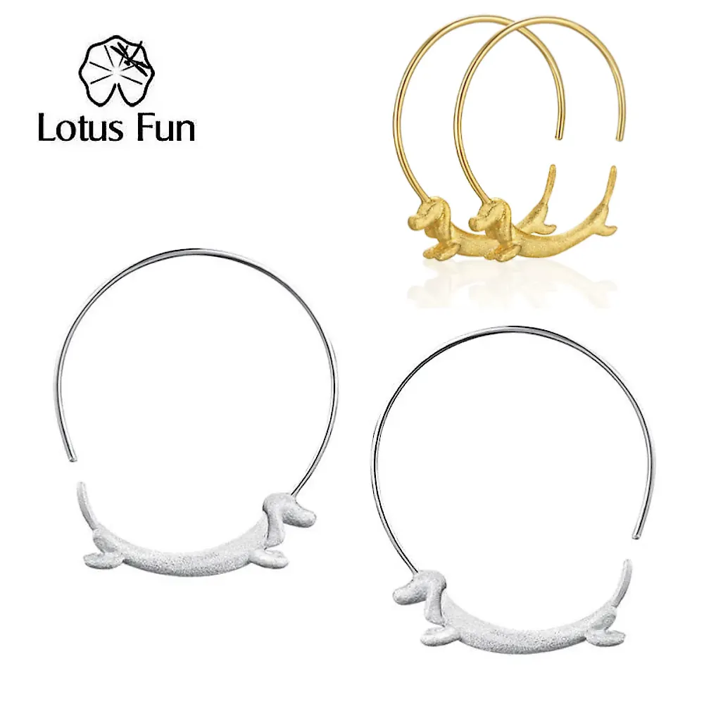 Dackel Ohrringe: 925 Silber, Gold, Durchzieher, Matt Dackel Ohrringe als Durchzieher-Creolen: Goldene und silberne Varianten. Der Hundeschmuck aus 925 Sterling Silber zeigt einen liegenden Dackel. Leichte, elegante Tier-Ohrringe mit mattierter Oberfläche.