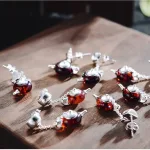 Bernstein Teekanne in rot oder gelb, hängende 3D Ohrstecker | 925 Silber Ohrringe brand: Lotus Fun