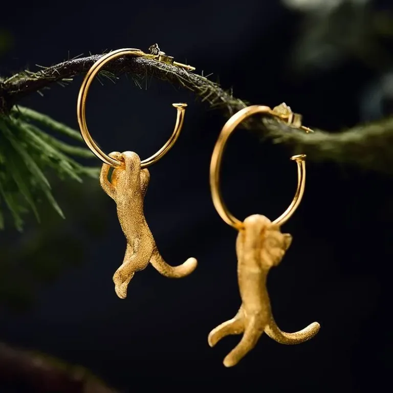 Frei schwingende Katzen Ohrringe, Freche Halbcreolen in Gold oder Silber | 925 Creolen brand: Lotus Fun