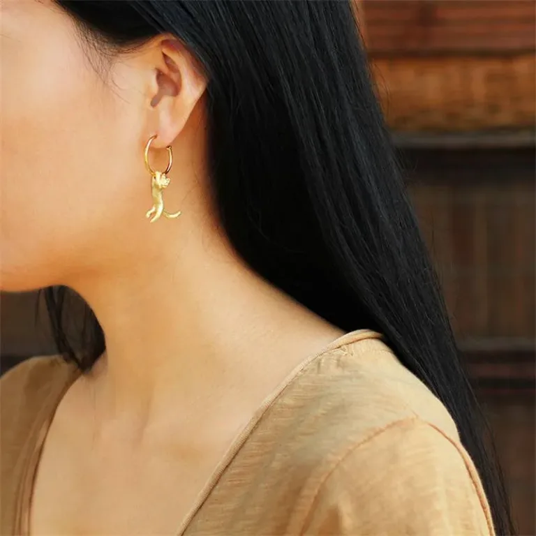 Frei schwingende Katzen Ohrringe, Freche Halbcreolen in Gold oder Silber | 925 Creolen brand: Lotus Fun