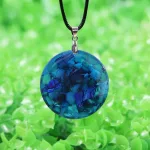 Delfin Orgonit, Blauer Leuchtstein-Anhänger mit Quarz und Perlmutt! Energie Halskette | Orgon Schmuck brand: OneQuarter