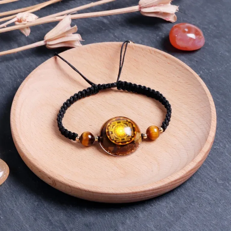 Orgonit Armband mit Shri Yantra: Tigerauge oder grüner Malachit, verstellbar | Tantra Orgon-Energie Schmuck brand: OneQuarter