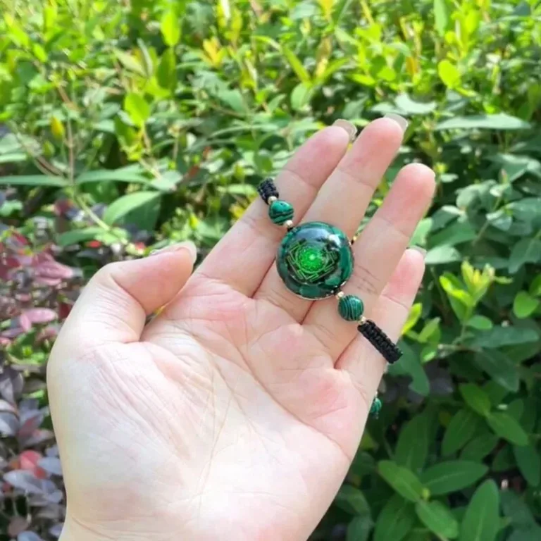Orgonit Armband mit Shri Yantra: Tigerauge oder grüner Malachit, verstellbar | Tantra Orgon-Energie Schmuck brand: OneQuarter