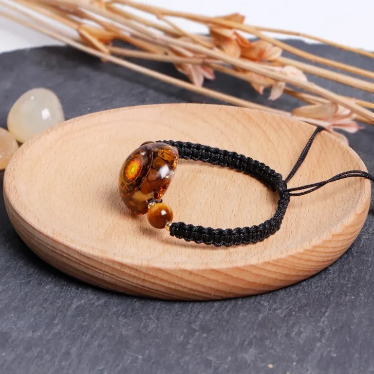 Orgonit Armband mit Shri Yantra: Tigerauge oder grüner Malachit, verstellbar | Tantra Orgon-Energie Schmuck brand: OneQuarter