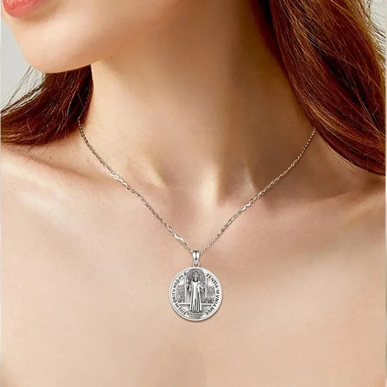 Heiliger Benedikt, Schutzpatron, „Benediktusmedaille“ mit Halskette | 925 Silber Anhänger brand: Eudora