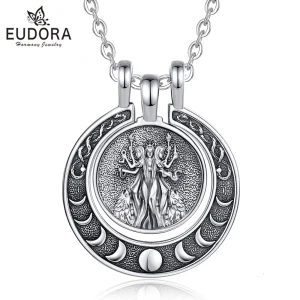 Doppelter Hekate Anhänger in Mondphasen: Antike Mondgöttin Halskette aus 925 Silber, detailliert mit Wolfsmotiven und feiner Textur.