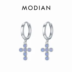 Kleine Kreuz Ohrhänger mit blauen Opalen, 925 Silber Creolen. Zarte Klapp-Creolen mit Kugel-Kreuzen, filigraner Silberschmuck.