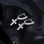 Moissanit Kreuz Ohrhänger, Klappcreolen aus 925 Silber mit Brillant Kristall-Kreuzen, funkelnde Silber-Ohrringe mit Zirkonia-Kreuz Anhänger