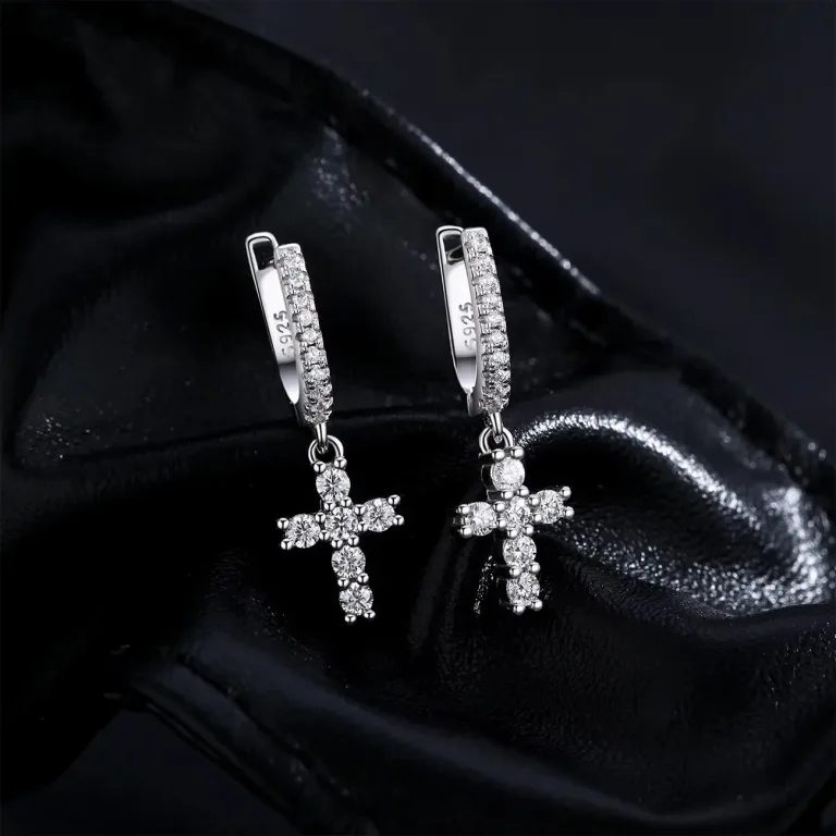 Moissanit Kreuz Ohrhänger, Klappcreolen aus 925 Silber mit Brillant Kristall-Kreuzen, funkelnde Silber Ohrringe mit Zirkonia Steinen.