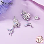 Blumen-Ohrringe mit Vögeln: Zarte Frühlings-Ohrhänger aus 925 Silber. Emaille Ohrstecker mit blau-lila Vogel-Anhänger. Filigrane Blüten.