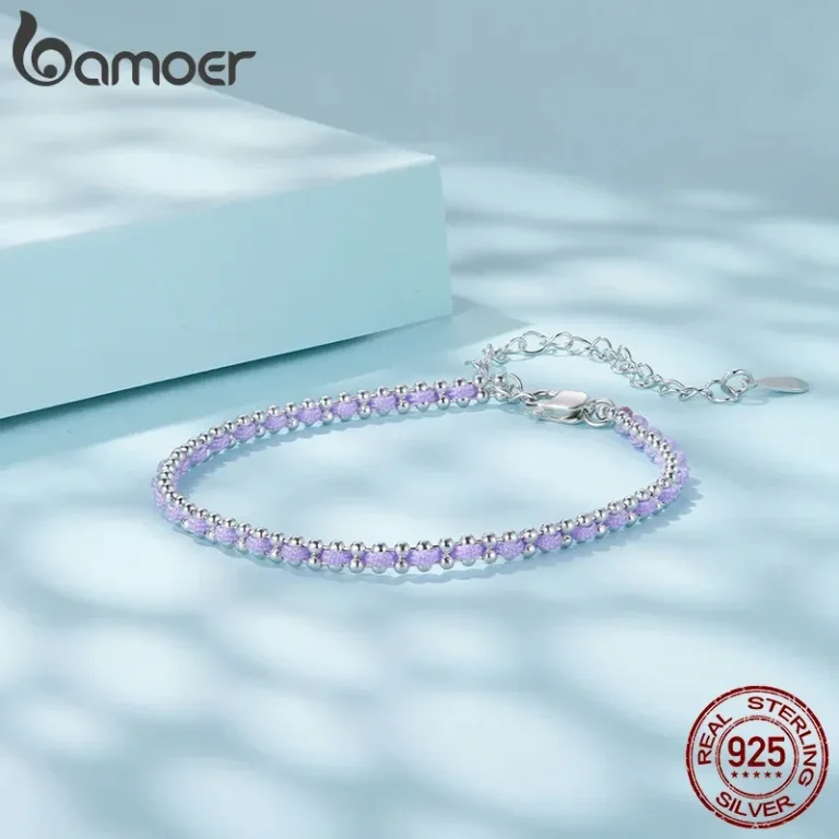 Silber Armband mit lila Baumwollschnur, verstellbar. 925 Silber Armkettchen, Materialmix-Armschmuck mit Karabinerverschluss und Verlängerungskette.
