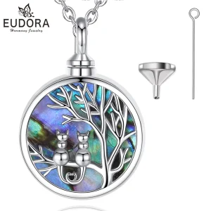 Katzen Perlmutt Ascheschmuck: Befüllbarer Urnen-Anhänger Lebensbaum aus 925 Silber. Medaillon mit Baum und zwei Katzen-Motiven auf schillerndem Perlmutt.