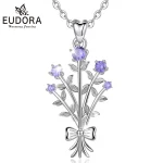 Lila Blumenstrauß Halskette, 925 Silber Anhänger mit violetten Zirkonia-Blüten. Feine Landhaus-Stil Kette mit Schleife. Geschenkidee.