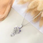 925 Silber Halskette: Lila Blumenstrauß Anhänger mit violetten Zirkonia Blüten. Romantischer Landhausstil Glückwunsch-Schmuck.