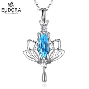 Blauer Lotus Anhänger mit Zirkonia-Kristall, 925 Silber Halskette. Jugendstil Elbenschmuck mit facettiertem, hellblauem Kristall.
