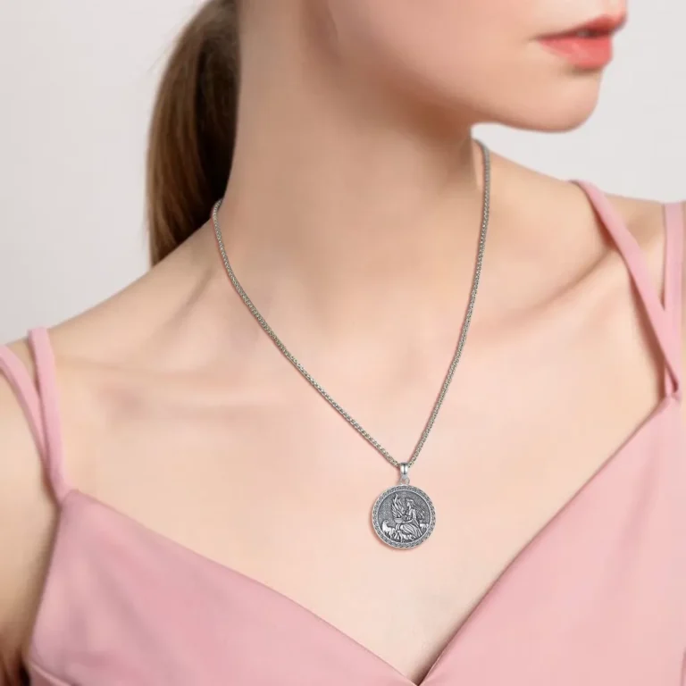 925 Silber Halskette mit Brigids Kreuz & Feuer-Göttin Amulett. Heidnisches Wicca Schmuckstück mit zarter Kette getragen.