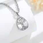 Silberner Lebensbaum Liebespaar Anhänger auf Quarz-Kristall Tropfen Halskette. Filigran gearbeiteter Paar-Schmuck mit Baum des Lebens Motiv.