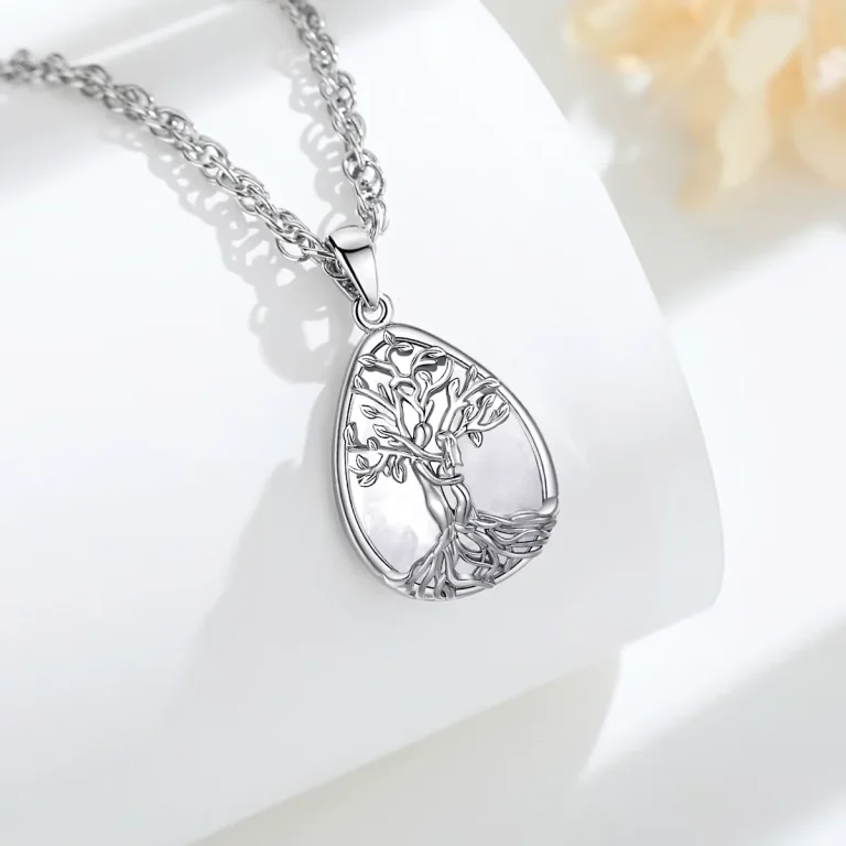 Silberner Lebensbaum Liebespaar Anhänger auf Quarz-Kristall Tropfen Halskette. Filigran gearbeiteter Paar-Schmuck mit Baum des Lebens Motiv.