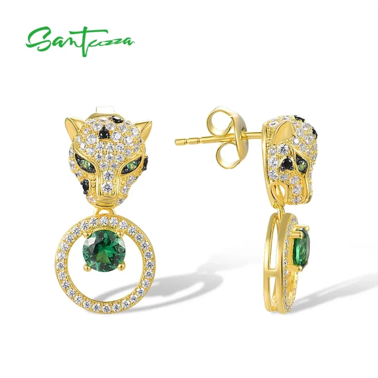 Goldene Leoparden Ohrringe mit grünem Spinell und Zirkonia Pavé. Panther Ohrstecker aus 925 Silber mit filigranem Design.
