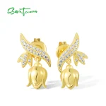 Goldene Maiglöckchen Ohrstecker mit Zirkonia, 925 Silber Ohrringe. Kleine, detailreiche Frühlings-Ohrhänger mit floralem Design.