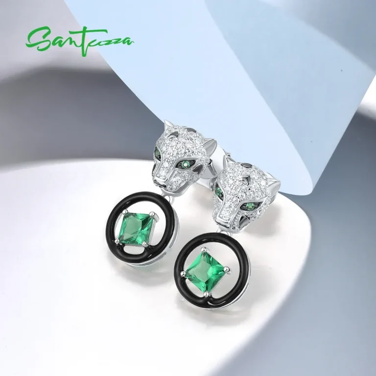 Art Déco Leoparden-Ohrstecker mit Zirkonia-Pavé und smaragdgrünem Stein. 925 Silber Ohrringe mit Raubtier-Motiv und filigranem Detail.